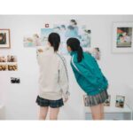 Akari Takaishi Instagram - 昨日は、トークイベントありがとうございました🌱 楽しくて、あっという間でしたっ そして樹里ちゃんとお揃いの衣装が可愛い… スニーカー、衣装さんのハンドメイドなんです！感謝🥲 stylist @kanedakenshi 写真展「 W -double- ふたり寫眞展 」 写真家も被写体も星の数ほどいて、写真展も数あれど、ふたり組にフォーカスしたものはあまりない。 「 W -double- ふたり寫眞展 」は３人の新進気鋭のクリエイターが気になる次世代女優のふたりを撮影する写真展です。 ーーーーーーーーーー ●参加女優 × フォトグラファー● 髙石あかり × 上坂樹里 × 木下昂一 @a_akari1219 @juri_kosaka @takataka0985 stylist @kanedakenshi h@m @ayasumimoto 大島涼花 × 藤﨑ゆみあ × 坂功樹 @ryoka_oshima @yumia_fujisaki @ko_ki333 成海花音 × 岡田菜々美 × 外山文治 @narumi.kanon.official @naninune_nana @bunchama ーーーーーーーーーー 日程 : 2024年1月30日(火)〜2月4日(日) 時間 : 11:00〜19:00 会場 : 弘重ギャラリー 〒150-0022東京都渋谷区恵比寿南2-10-4 ART CUBE EBIS 地下1F ※JR恵比寿駅より徒歩7分ほど。 ※最終日のみ17:00閉館 入場料 : 300円