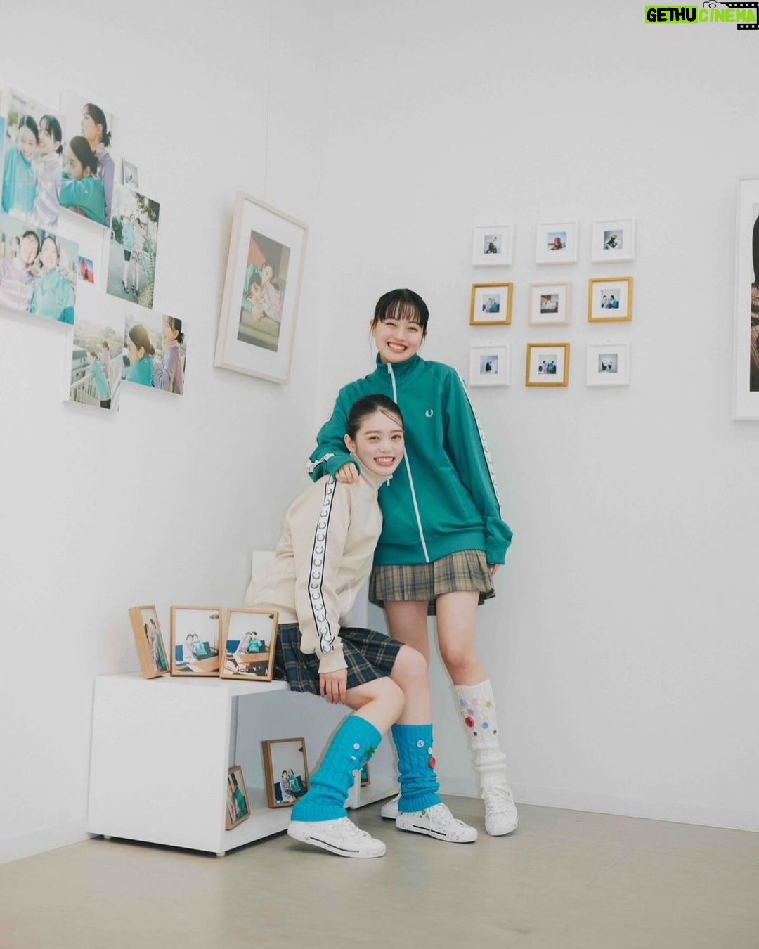 Akari Takaishi Instagram - 昨日は、トークイベントありがとうございました🌱 楽しくて、あっという間でしたっ そして樹里ちゃんとお揃いの衣装が可愛い… スニーカー、衣装さんのハンドメイドなんです!感謝🥲 stylist @kanedakenshi 写真展「 W -double- ふたり寫眞展 」 写真家も被写体も星の数ほどいて、写真展も数あれど、ふたり組にフォーカスしたものはあまりない。 「 W -double- ふたり寫眞展 」は3人の新進気鋭のクリエイターが気になる次世代女優のふたりを撮影する写真展です。 ーーーーーーーーーー ●参加女優 × フォトグラファー● 髙石あかり × 上坂樹里 × 木下昂一 @a_akari1219 @juri_kosaka @takataka0985 stylist @kanedakenshi h@m @ayasumimoto 大島涼花 × 藤﨑ゆみあ × 坂功樹 @ryoka_oshima @yumia_fujisaki @ko_ki333 成海花音 × 岡田菜々美 × 外山文治 @narumi.kanon.official @naninune_nana @bunchama ーーーーーーーーーー 日程 : 2024年1月30日(火)〜2月4日(日) 時間 : 11:00〜19:00 会場 : 弘重ギャラリー 〒150-0022東京都渋谷区恵比寿南2-10-4 ART CUBE EBIS 地下1F ※JR恵比寿駅より徒歩7分ほど。 ※最終日のみ17:00閉館 入場料 : 300円