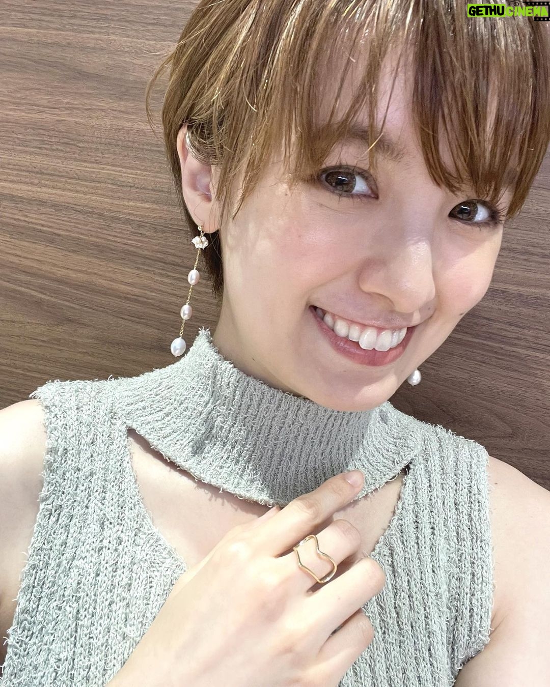 Akina Minami Instagram - プチブランチ衣装✨ 写真1・2枚目 トップス @rosebud_official_ パンツ @maisonspecial_women ピアス @lynow25 パンプス @dianashoespress 写真3・4枚目 セットアップ @amerivintage ピアス @miina.gems ブーツ @dianashoespress 写真5・6枚目 シャツ、ワンピース @anogh_official ピアス @lynow25 靴 @randa_pic 写真7・8枚目 トップス、スカート @cocodeal_official ピアス @viola_bijou リング @plafu77 ブーツ @randa_pic