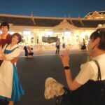 Akina Minami Instagram - 5月に息子くんディズニーランドデビューしました👦🏻✨ まだ10ヶ月だったのでアトラクションは乗らず、のんびりパークをお散歩して雰囲気を楽しんだよ☺️ パークデビューの記念日シールと40周年のドリームガーランドシールもいただきました🎉 いろんなものを目をキラキラさせながら見てて可愛いかった👦🏻✨ 次行った時はなにかアトラクション乗れるかな☺️⁇