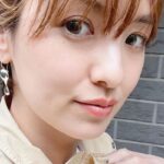Akina Minami Instagram - 先日放送された《ウワサのお客さま》観てくれたみなさんありがとうございました✨ 夫婦で40周年のパークを楽しみました🥳 着てたお洋服は コート　@diagramofficial ピアス　@caki.jewelry です✨ この時に撮った写真もまたアップするね🙆‍♀️