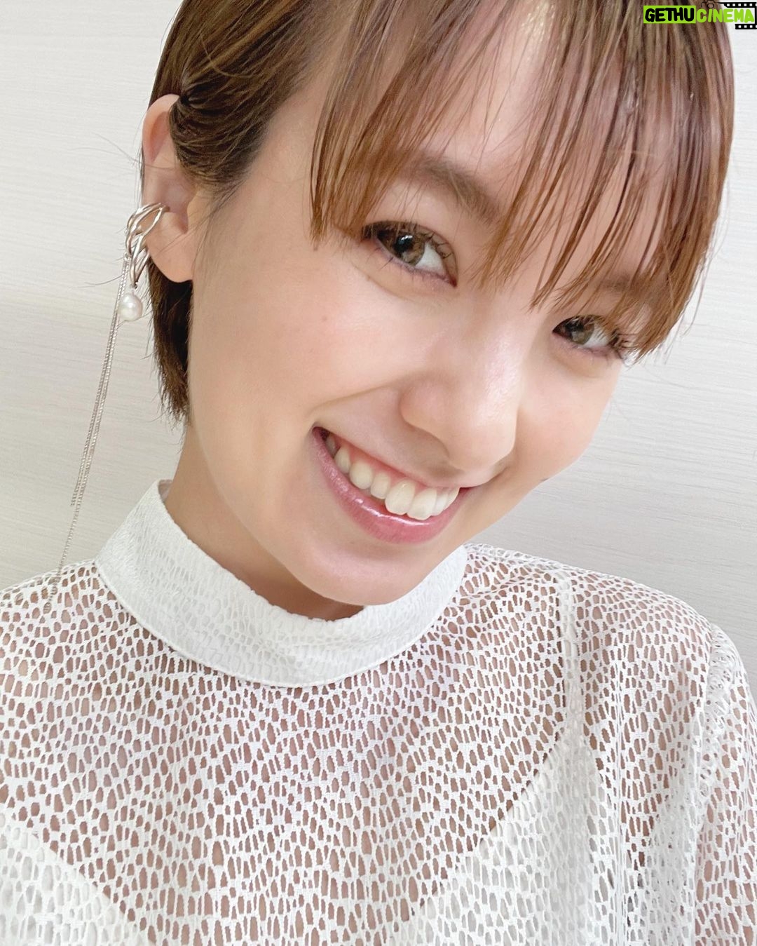 Akina Minami Instagram - プチブランチ衣装✨ 写真1・2枚目 トップス、スカート @resyuryu_official イヤカフパールチェーン付き @roughntumble_mine サンダル @randa_pic 写真3・4枚目 ワンピース @jeshofficial_ ピアス @mimucreate サンダル @randa_pic 写真5・6枚目 ブラウス @ritsu__h スカート @snidel_official ピアス @hiromi_._a サンダル @randa_pic 写真7・8枚目 シャツ、パンツ @lily_brown_official ピアス @do_la.official 靴 @randa_pic