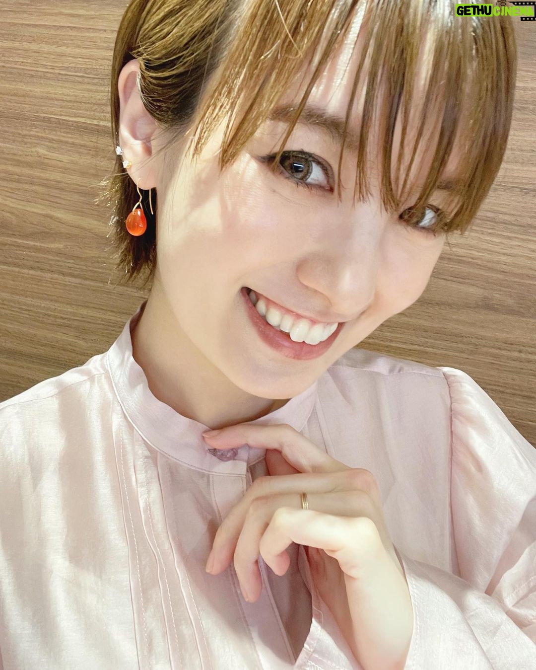 Akina Minami Instagram - プチブランチ衣装✨ 写真1・2枚目 トップス、スカート @resyuryu_official イヤカフパールチェーン付き @roughntumble_mine サンダル @randa_pic 写真3・4枚目 ワンピース @jeshofficial_ ピアス @mimucreate サンダル @randa_pic 写真5・6枚目 ブラウス @ritsu__h スカート @snidel_official ピアス @hiromi_._a サンダル @randa_pic 写真7・8枚目 シャツ、パンツ @lily_brown_official ピアス @do_la.official 靴 @randa_pic