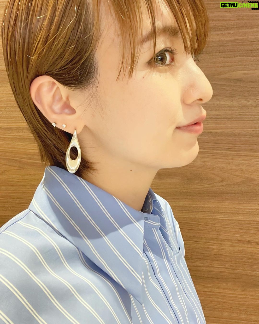 Akina Minami Instagram - プチブランチ衣装✨ 写真1・2枚目 トップス、スカート @resyuryu_official イヤカフパールチェーン付き @roughntumble_mine サンダル @randa_pic 写真3・4枚目 ワンピース @jeshofficial_ ピアス @mimucreate サンダル @randa_pic 写真5・6枚目 ブラウス @ritsu__h スカート @snidel_official ピアス @hiromi_._a サンダル @randa_pic 写真7・8枚目 シャツ、パンツ @lily_brown_official ピアス @do_la.official 靴 @randa_pic