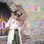 Akina Minami Instagram - 先日放送された《ウワサのお客さま》観てくれたみなさんありがとうございました✨ 夫婦で40周年のパークを楽しみました🥳 着てたお洋服は コート　@diagramofficial ピアス　@caki.jewelry です✨ この時に撮った写真もまたアップするね🙆‍♀️