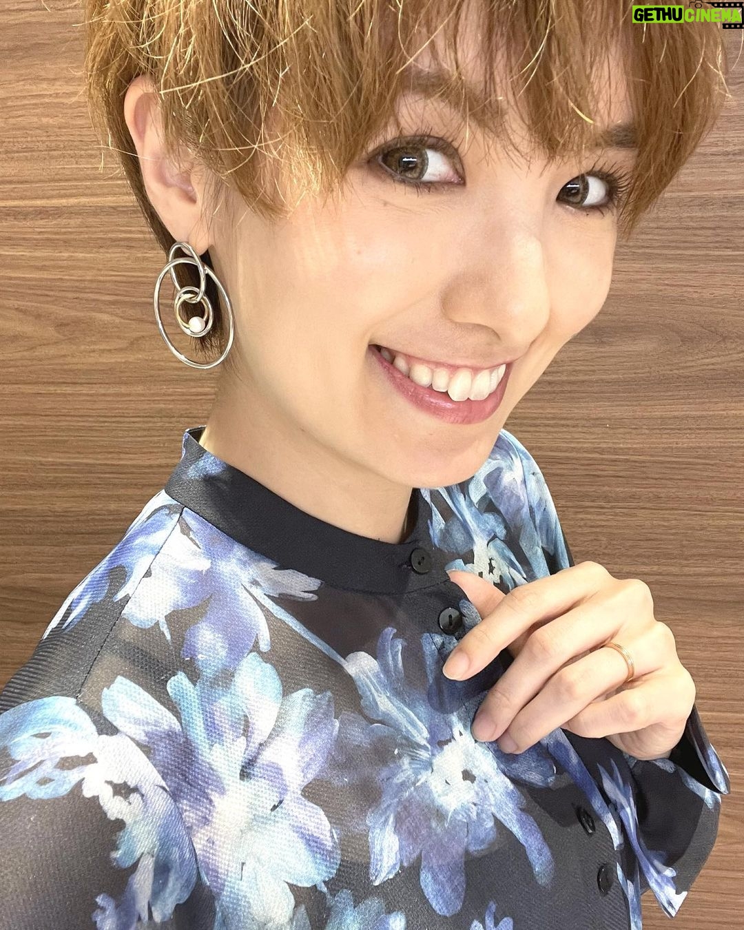 Akina Minami Instagram - プチブランチ衣装✨ 写真1・2枚目 ワンピース @lily_brown_official ブーツ @dianashoespress ピアス @abiste_official 写真3・4枚目 ジャケット @lily_brown_official シアートップス @lilliancarat_official パンツ @milamwen_official 靴 @randa_pic ピアス @loni_jewelry_ 写真5・6枚目 セットアップ @cocodeal_official シアートップス @stola.jp ブーツ @dianashoespress ピアス @amitiecredirdesign 写真7・8枚目 セットアップ @led.tokyo_official シアートップス @zara ブーツ @dianashoespress ピアス @blueta1handmade