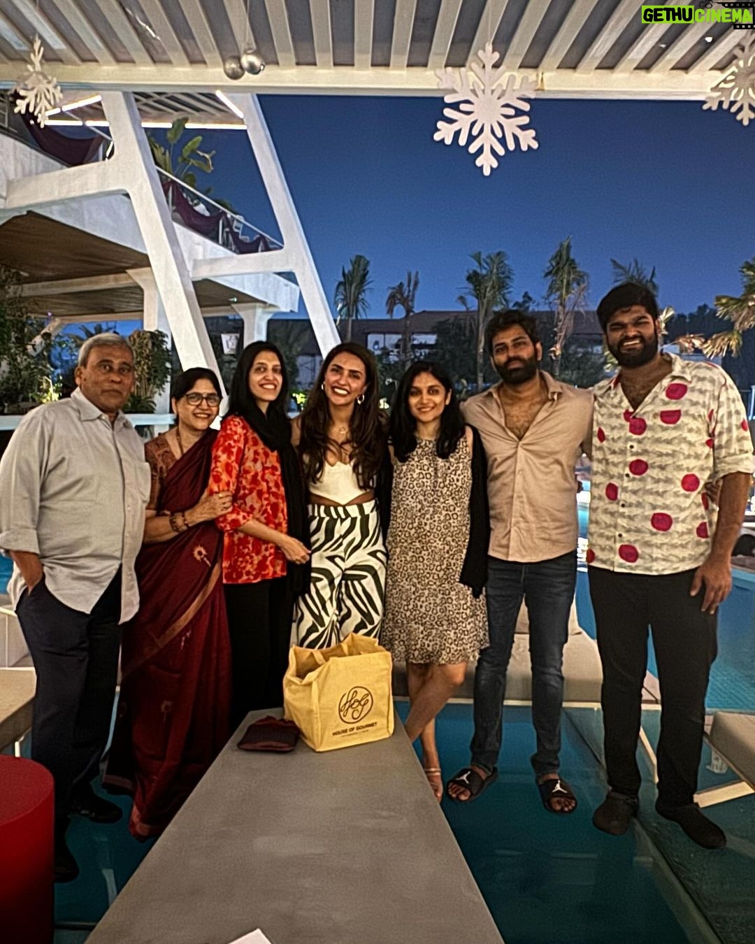 Akshara Gowda Instagram - Well in my head I’m still 18 🫶😁 Last 36 hrs of my life …. With peeps who matter and with things I love (cake / alcohol / food / dancing / laughter ) 💃 ❤️🫶 When life in itself is a blessing 🤩 #gratitude #grateful #birthday Happy Place ;)