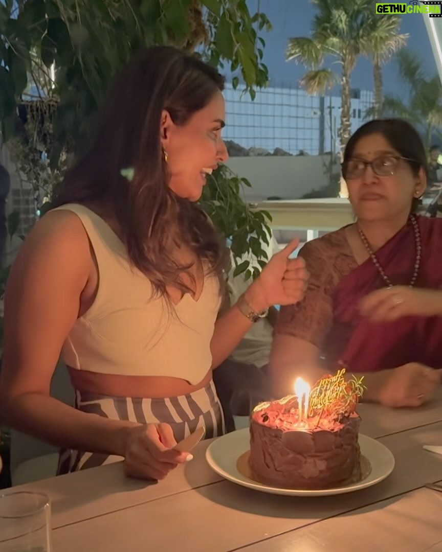 Akshara Gowda Instagram - Well in my head I’m still 18 🫶😁 Last 36 hrs of my life …. With peeps who matter and with things I love (cake / alcohol / food / dancing / laughter ) 💃 ❤️🫶 When life in itself is a blessing 🤩 #gratitude #grateful #birthday Happy Place ;)