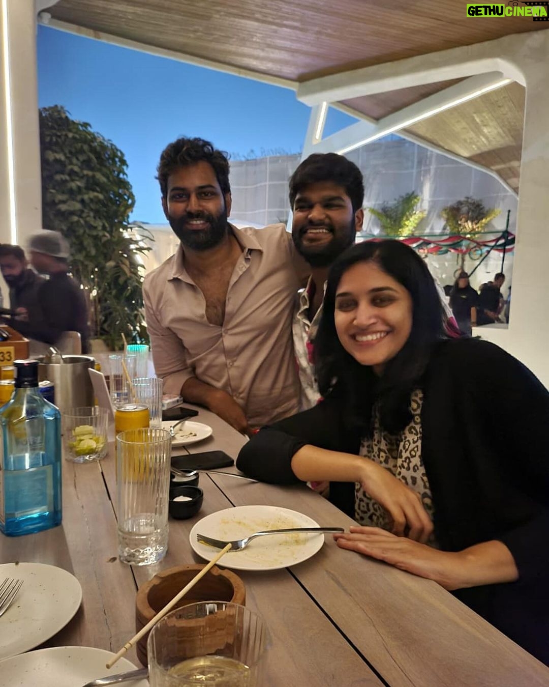 Akshara Gowda Instagram - Well in my head I’m still 18 🫶😁 Last 36 hrs of my life …. With peeps who matter and with things I love (cake / alcohol / food / dancing / laughter ) 💃 ❤️🫶 When life in itself is a blessing 🤩 #gratitude #grateful #birthday Happy Place ;)