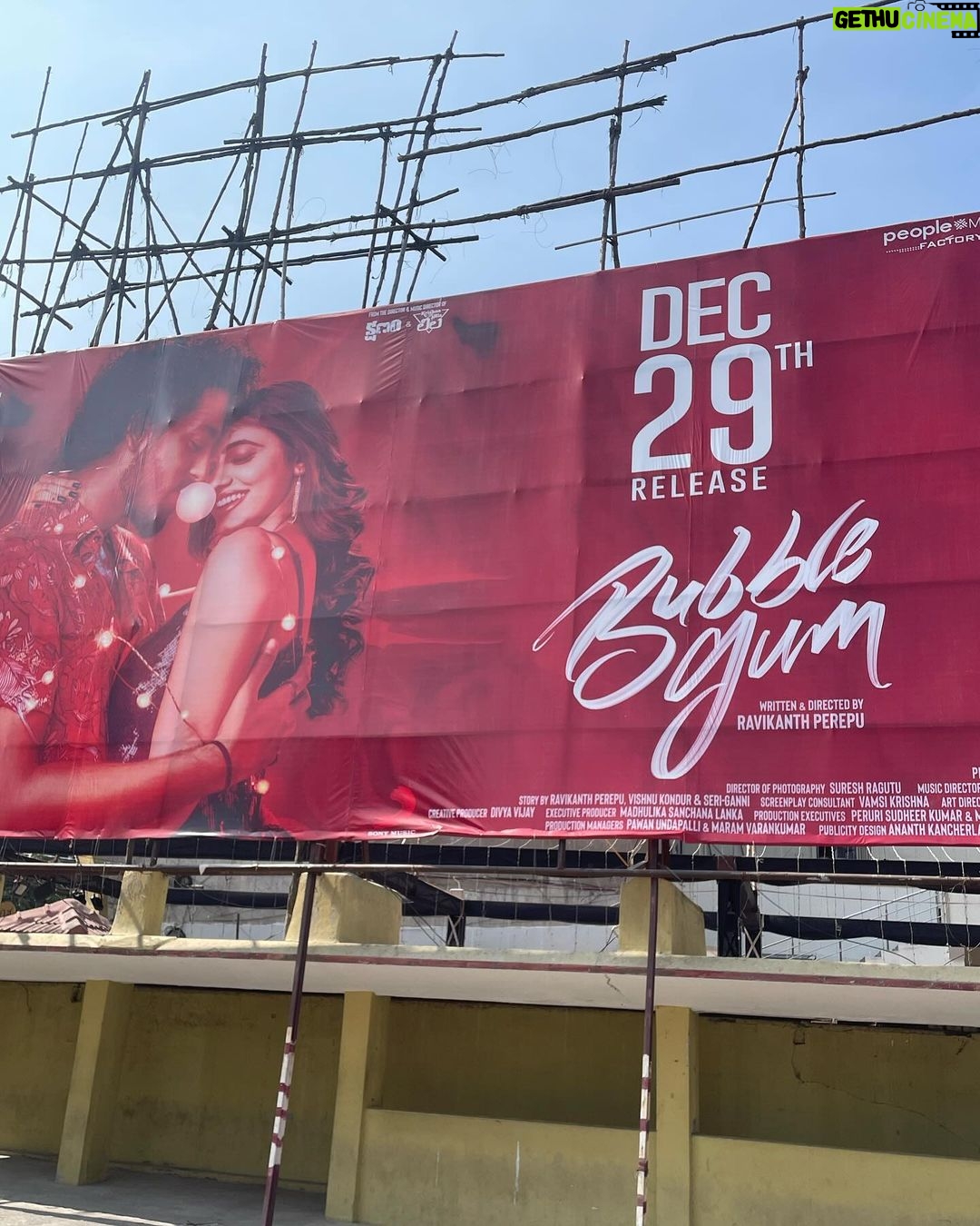 Akshata Sonawane Instagram - BUBBLEGUM A must watch movie @raviperepu You have created magic on the screen. In this era where people celebrate toxicity in the movie, it was so important to bring out a movie that audience has a takeaway from, that leaves a positive impact on them. And this movie is that sweet feel good restoration 🥺 @roshan____k What a promising debut. You are a star, what a stellar performance. @maanasa.choudhary1 You brought such innocence on the screen. You are so pleasing to watch I swear I wanted to continue watching Jhanvi I didn’t want to let her go! @vishnukondur In Joel’s words “Is it even legal to be this sexy?” 😂 Babe how do you even say you were camera shy when you were so damn amazing? The fact that Joel has annoyed everybody in the audience says it all ✨ @harshachemudu @anannyaa7akulaa @kirangoudm you guys were soooo cuteeeeee 😛 Congratulations to all the other cast ✨ @sricharanpakala BubbleGum’s BGM is still stuck in my head! BGM was undoubtedly the best part about the movie! All the scenes were such a high because of the music ✨ Congratulations to all the team members. Movie aithe superhit 🔥