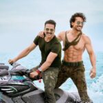 Akshay Kumar Instagram - Aapka naya saal Bada bane, chhoti chhoti khushiyon se. Happy New Year, from #BadeMiyanChoteMiyan. Don’t forget to block #Eid2024 to meet us in theatres. Let’s rock 2024! @tigerjackieshroff @therealprithvi @vashubhagnani @aliabbaszafar @jackkybhagnani @deepshikhadeshmukh @ihimanshumehra @aazfilms @pooja_ent #BadeMiyanChoteMiyanOnEid2024