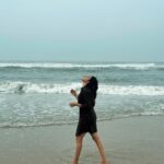 Akshaya hariharan Instagram - One wave at a time🩶