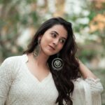 Akshaya hariharan Instagram – பல குழிகள் கடந்து வலி நடந்து நடந்து மனம் விழியில் விழுந்து விடுமே🕊️