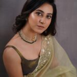Akshaya hariharan Instagram - Late to the gram ⭐️ Makeup - @reenapaiva hair - @venki_hairstylist captured by - @dxgphotographer
