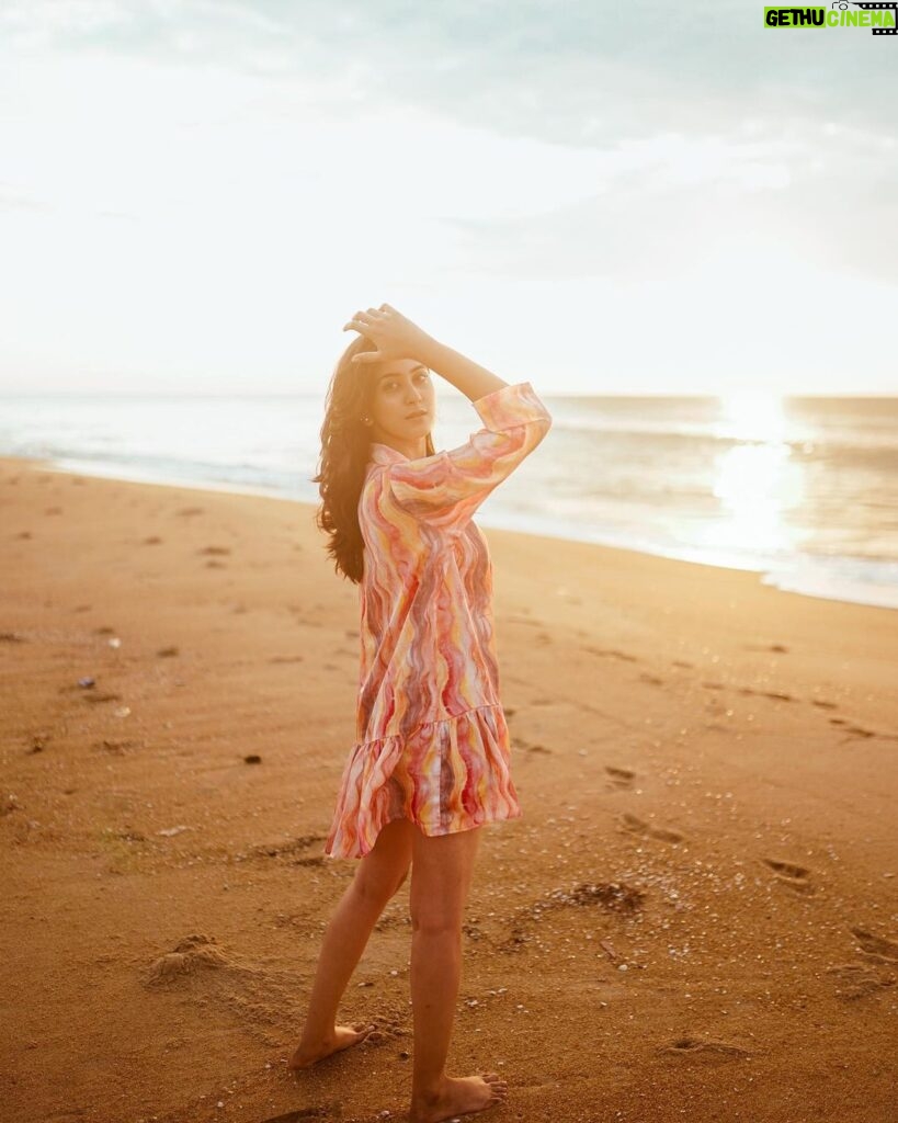 Akshaya hariharan Instagram - Sunset shade dress ! Beach edition 🏖 @label.naksh 💫 New collections 📍 Dm to order ‼️ Now . . . Shot by @akxxsh Muse @akshaya_hariharan_ . Beach Collections @label.naksh #beachcollection #summer2022 #labelnaksh