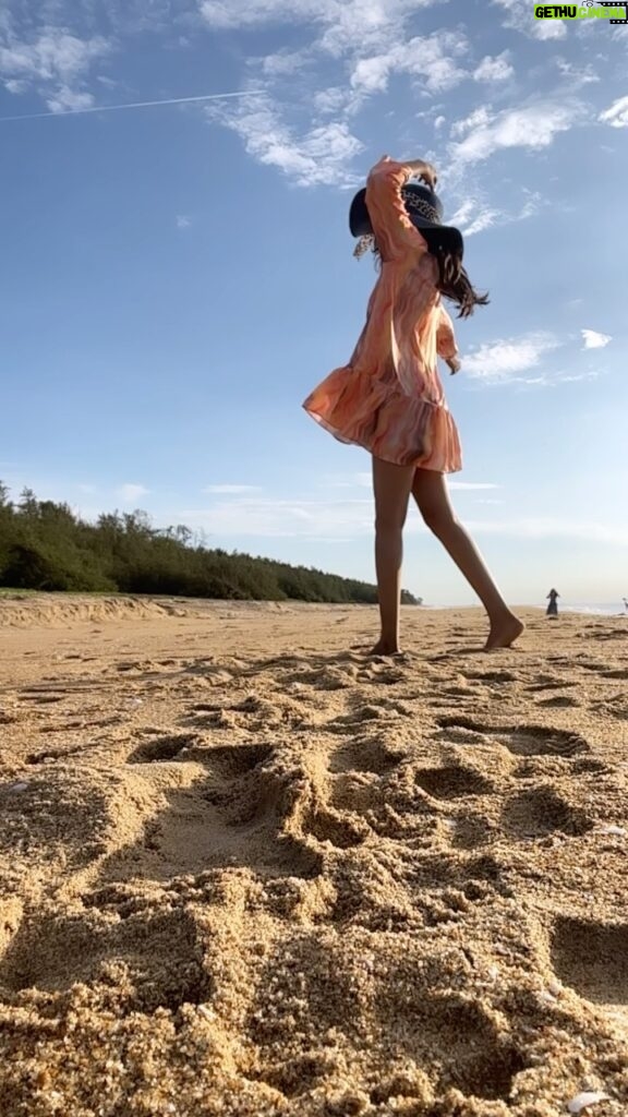 Akshaya hariharan Instagram - Beach baby For @label.naksh by @nakshatra.murthy .
