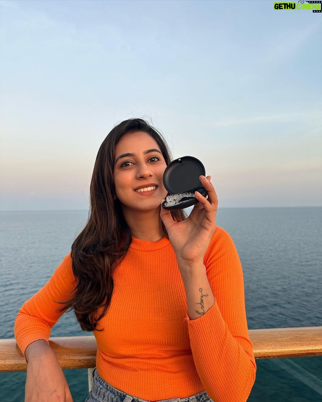Akshaya hariharan Instagram - Ending the invisalign journey ft @drvineeshas_invisalign_studio 🫶🏻