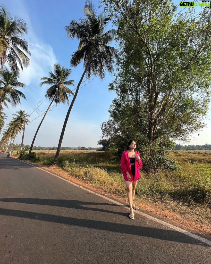 Akshita Mudgal Instagram - Go where you feel most alive.🌴 #nature #travel #love #goa #picoftheday Parra, Goa