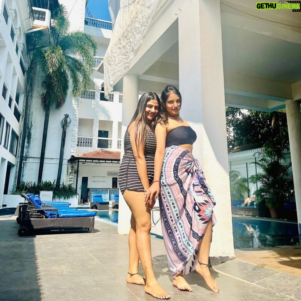 Akshita Mudgal Instagram - Siblings by birth, Friends by Choice😉💕✌🏻 Goa
