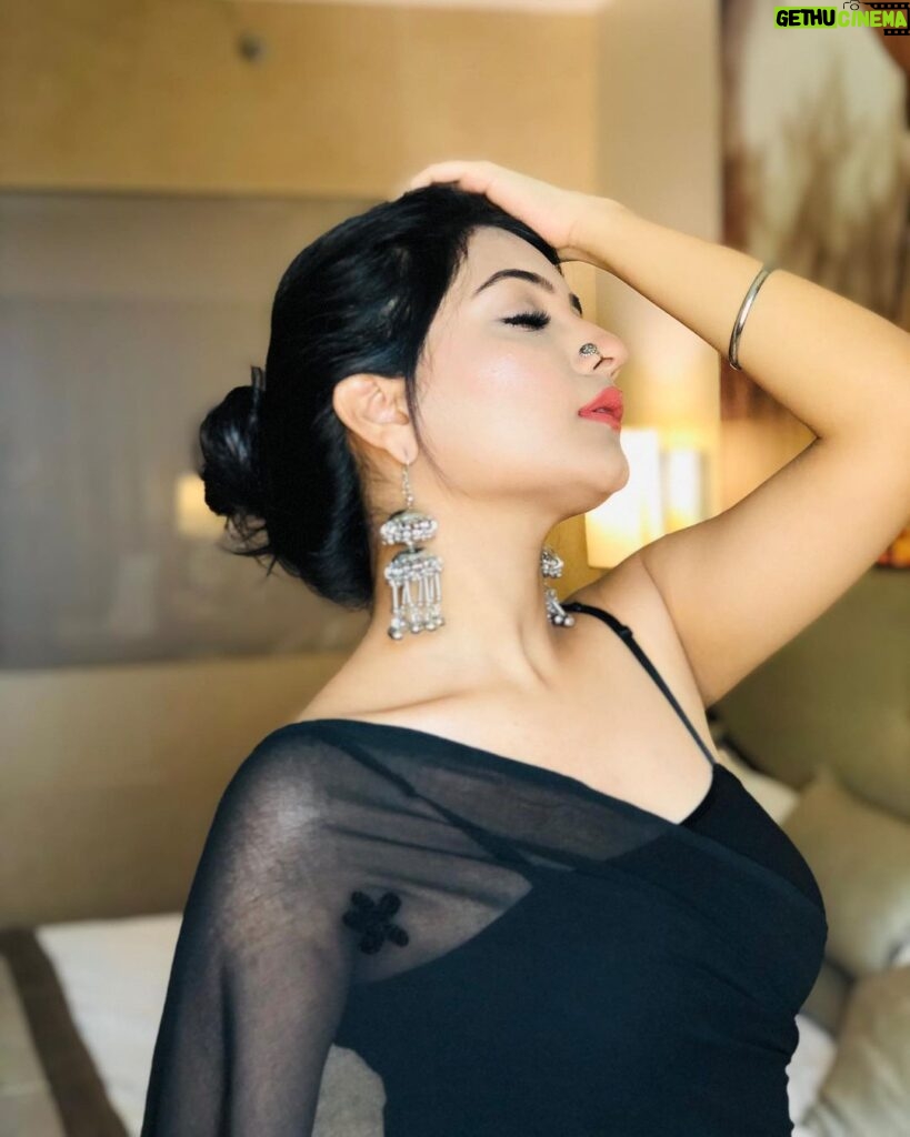 Akshita Mudgal Instagram - Let us live for the beauty of our own reality. ✨🖤