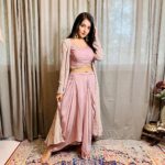 Akshita Mudgal Instagram – Let your soul taste the magic of your own love🌸
Styled by- @nidhikurda @anusoru