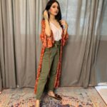 Akshita Mudgal Instagram - Confidence is true beauty🍁 🧣- @nidhikurda @anusoru
