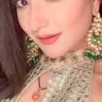 Akshita Mudgal Instagram – Baaki Jahaan Hai Begana☘️