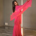 Akshita Mudgal Instagram - No outfit can beat the elegance level of a salwar suit🌺 📸- @vickykulkarni_official