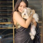 Akshita Mudgal Instagram - My🌎♥️ #Stella Ps- Its difficult to pose with her🤪