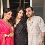 Akshita Mudgal Instagram - सबके साथ वाली दिवाली!!✨🍾 . . #khushiyonwalifeeling #happyvalidiwali
