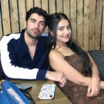 Akshita Mudgal Instagram - Kuch logo ke saath sirf waqt bitane se sabkuch sahi hojata hai💫♥️ #friendshipgoals #dosti