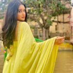 Akshita Mudgal Instagram - The sunshine state of mind💛🌻 📸- @kunal_vinayak_kadam