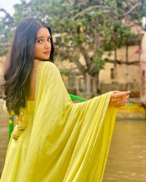 Akshita Mudgal Instagram - The sunshine state of mind💛🌻

📸- @kunal_vinayak_kadam