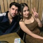 Akshita Mudgal Instagram - Kuch logo ke saath sirf waqt bitane se sabkuch sahi hojata hai💫♥️ #friendshipgoals #dosti