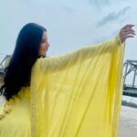 Akshita Mudgal Instagram - The sunshine state of mind💛🌻 📸- @kunal_vinayak_kadam