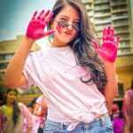 Akshita Mudgal Instagram - Happy Holi🌈 📸- @iamripraj Earrings- @studio_payalmore