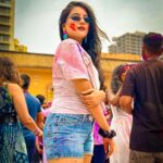 Akshita Mudgal Instagram - Happy Holi🌈 📸- @iamripraj Earrings- @studio_payalmore