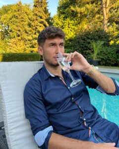 Alan Bronciac Instagram - Dans les nuages 💭🥂 Fexhe-Slins, Liege, Belgium