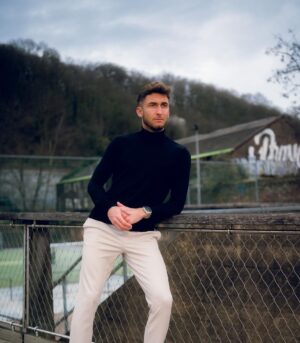 Alan Bronciac Instagram - Ça passe bien le regard un peu au loin comme ça? 👀
