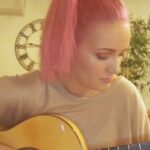 Alba Reig Instagram - Tenía ganas de tocar este tema precioso de mi @georginamusica No subo muchos vídeos cantando pero es lo que más hago cuando estoy en casa y necesito desconectar. A ver si os gusta!!