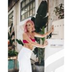Alba Reig Instagram - Así de casual pensando en qué comer me habéis pillado 😂 Bueno chic@s, cada vez queda menos y yo vengo a recordároslo. 9 de noviembre. ORIGEN. #sweetcalifornia #origensweetcalifornia