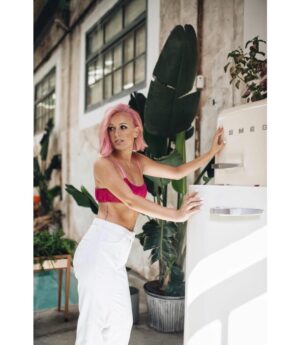 Alba Reig Instagram - Así de casual pensando en qué comer me habéis pillado 😂

Bueno chic@s, cada vez queda menos y yo vengo a recordároslo. 9 de noviembre. ORIGEN.

#sweetcalifornia #origensweetcalifornia
