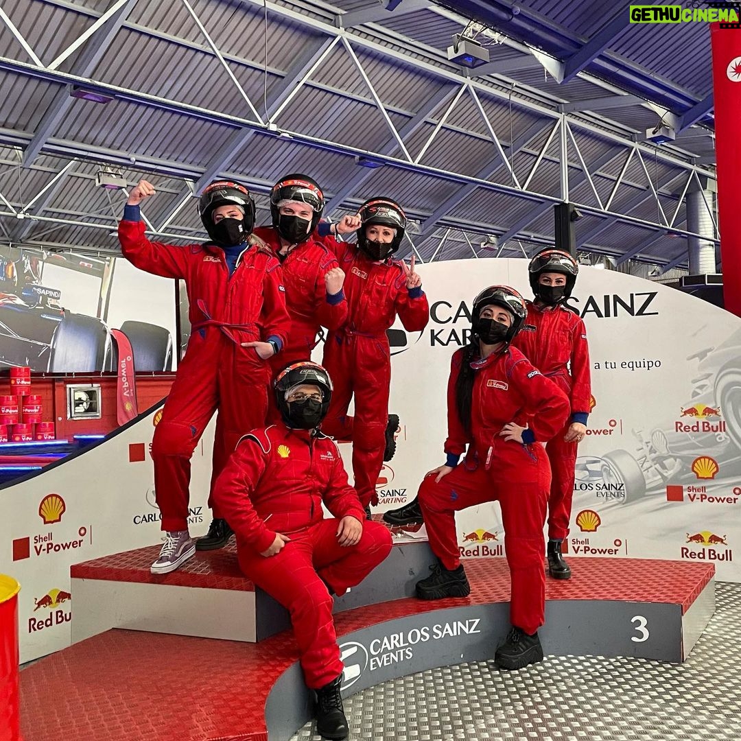 Alba Reig Instagram - Menuda experiencia! Hoy en el cumple de mi niño @agustintirado_ hemos disfrutado como niños!! Gracias a @csainz_karting por este día increíble, recomendadísimo!!