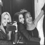 Alba Reig Instagram – Esta foto siempre será mi favorita.
Hay noches que se quedan para nosotras y esta fue una de ellas. Cómo os quiero!!
Mi loquita @tamysweetc sabes que siempre estaré ahí. Muchos besitos y en nada estamos celebrando 🤫