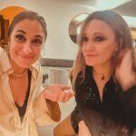 Alba Reig Instagram - Despidiendo y empezando el año a base de fado, bacalao y viño verde. Camino a este 2023 repletito de nuevos propositos. @mariapelaemusica Porto, Portugal