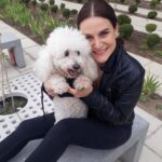 Alejandra Araya Instagram – Esta hermosura es mi compañero de trabajo 🖤