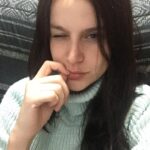 Alejandra Araya Instagram – Entre lanas, resfríos y juventud! 
Buena semana para todos! 👣🌎