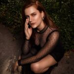 Alejandra Araya Instagram - Gracias a @lamaquina.medio Por su trabajo en apoyo a la cultura chilena. Gracias también, por esta entrevista que los invito a leer en el link de su bio: “Mi meta como actriz es un secreto que comparto con mi almohada solamente”. 🗞️ Sesión "Alma Oscura" : @lamaquina.medio y @cordilleraagencia 📸 Fotógrafos: @celis.photo_ y @domi_149km 💅 Make Up: @almendrabluefx ✍️ Entrevista: @kika.avsolomovich