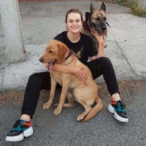 Alejandra Araya Instagram - Mis rubios 🐶🐶
El mejor amor que puede existir. Mia Florencia y Bruno Antonio 🖤
