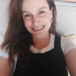 Alejandra Araya Instagram - Así me siento en este nuevo cumpleaños, mis 32. Abrazando mis múltiples yo. Gracias infinitas por todos sus saludos que me alegran el corazón. A mis amigas y amigos de siempre, los tengo en mi 🖤. Gracias vida!